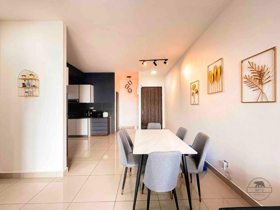 LARKIN SKS HABITAT 2bdr By WP HOMESTAY