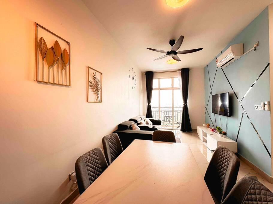LARKIN SKS HABITAT 2bdr By WP HOMESTAY