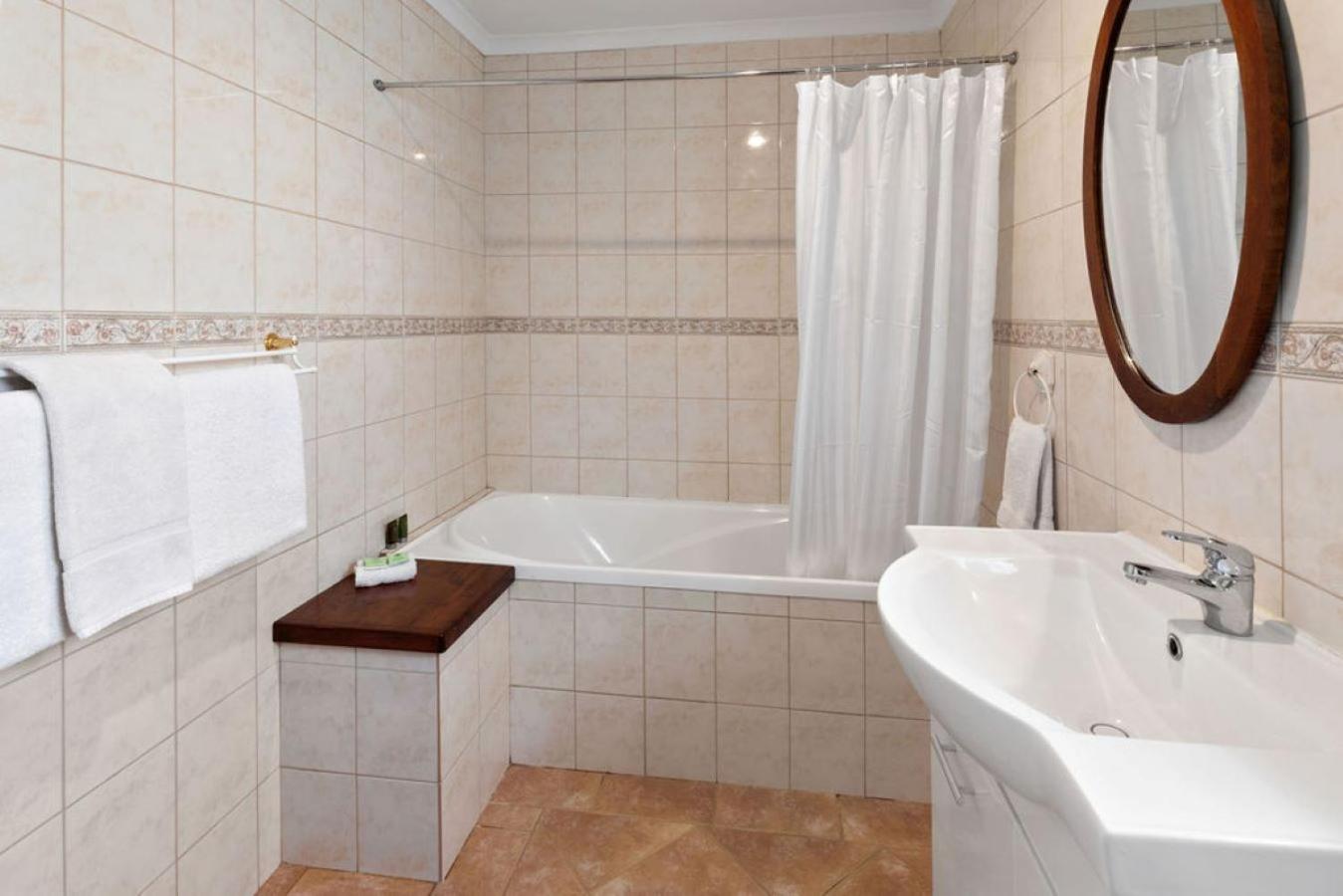 Clarendon Chalets - Property Image 3