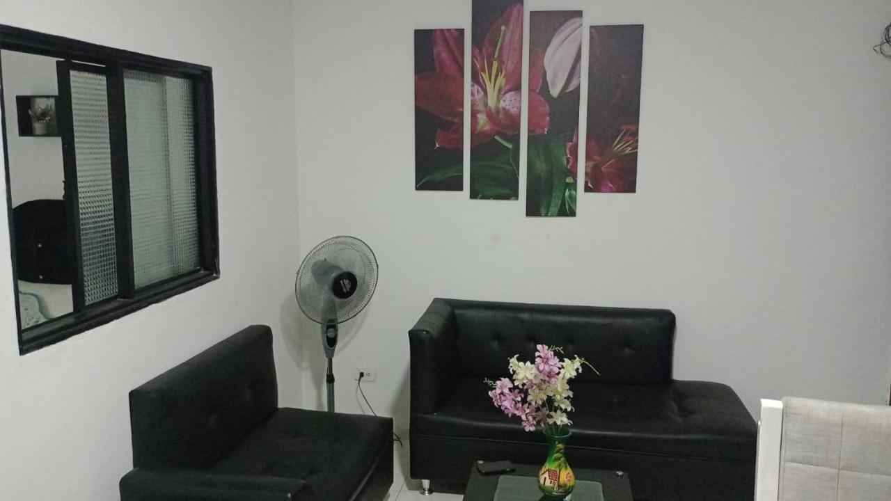 Casa con calor de hogar con aire acondicionado