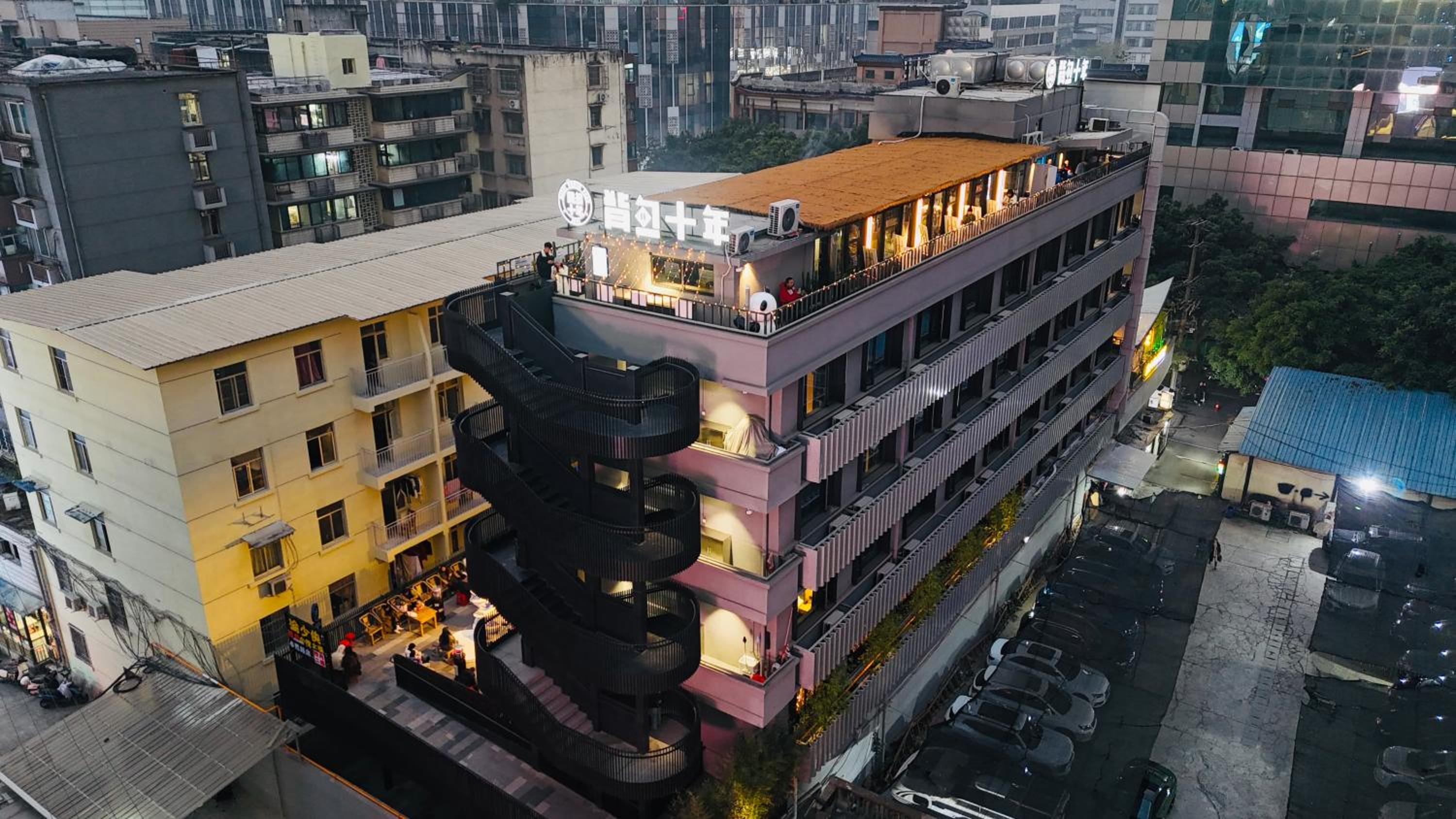 Chengdu Desti Youth Park Hostel TaiKooLi - Cafe& Bar& Luggage Storage& Large Public Area