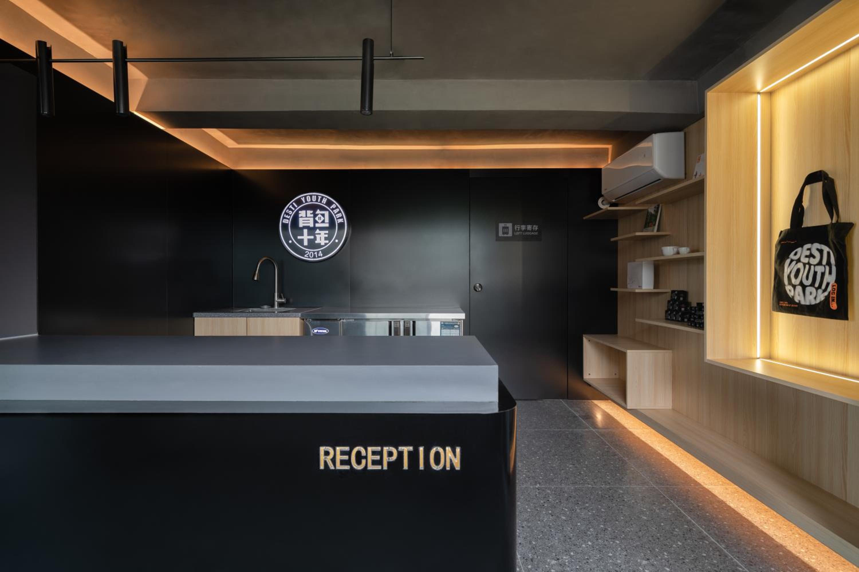 Chengdu Desti Youth Park Hostel TaiKooLi - Cafe& Bar& Luggage Storage& Large Public Area