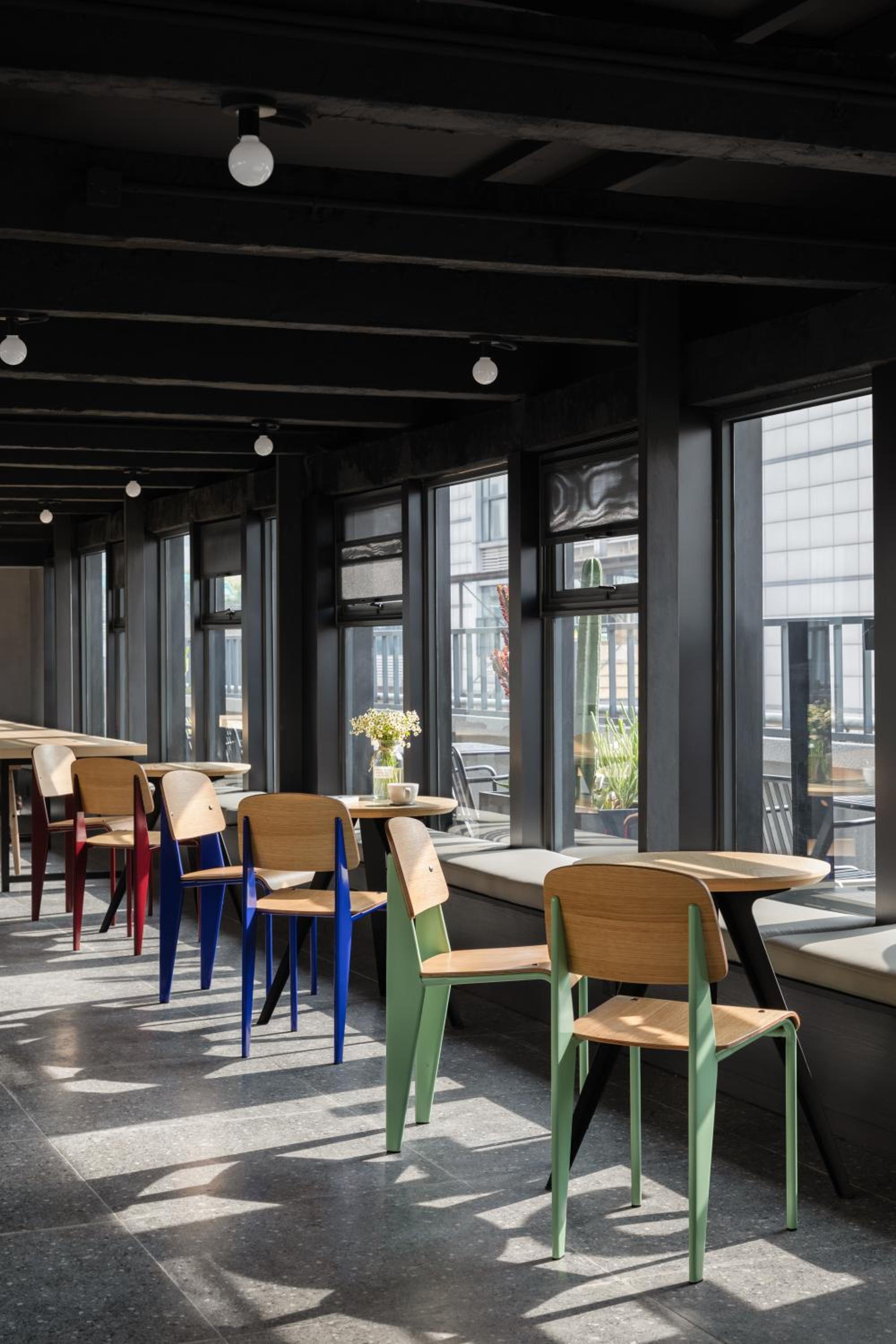Chengdu Desti Youth Park Hostel TaiKooLi - Cafe& Bar& Luggage Storage& Large Public Area