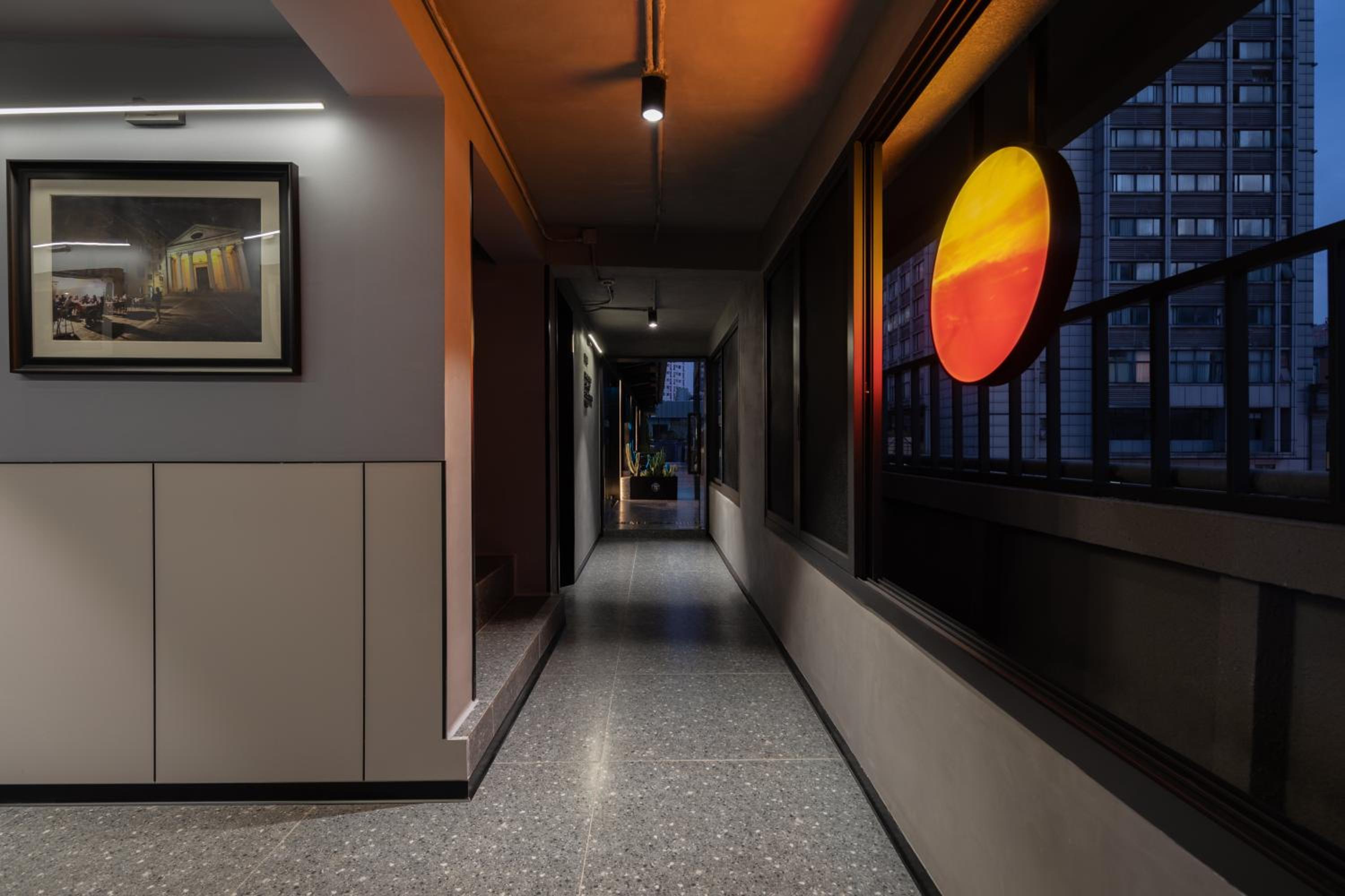 Chengdu Desti Youth Park Hostel TaiKooLi - Cafe& Bar& Luggage Storage& Large Public Area