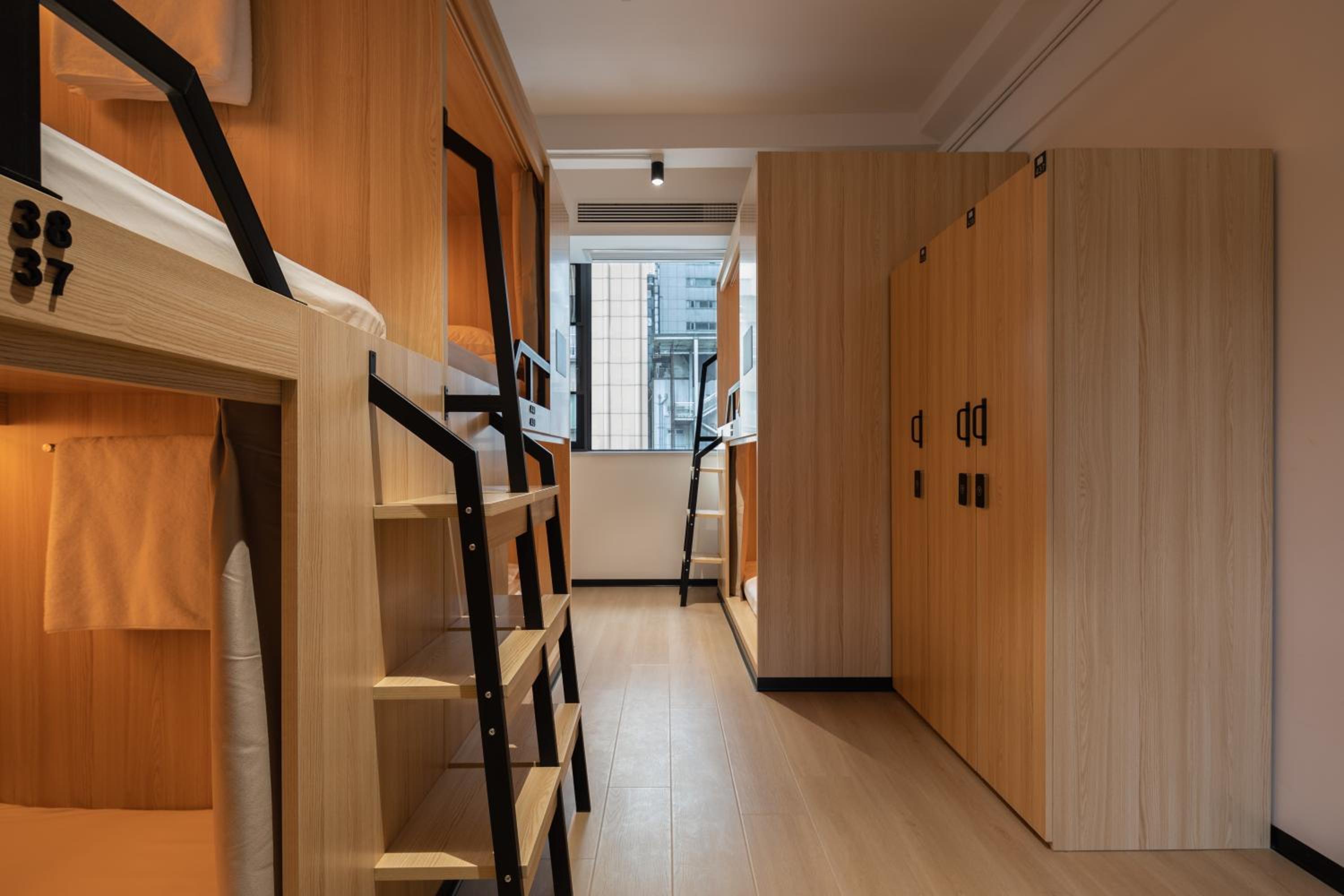 Chengdu Desti Youth Park Hostel TaiKooLi - Cafe& Bar& Luggage Storage& Large Public Area