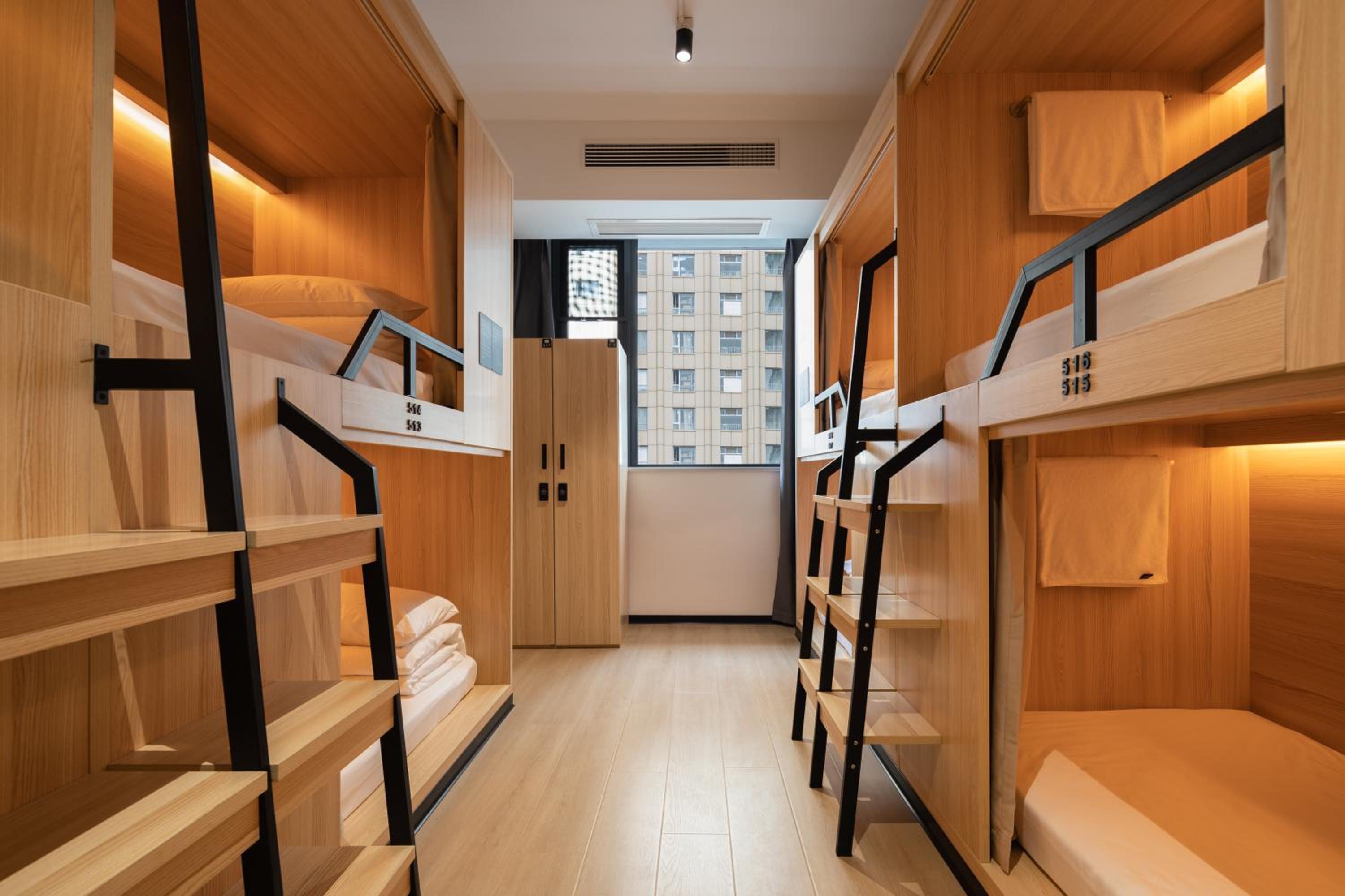 Chengdu Desti Youth Park Hostel TaiKooLi - Cafe& Bar& Luggage Storage& Large Public Area