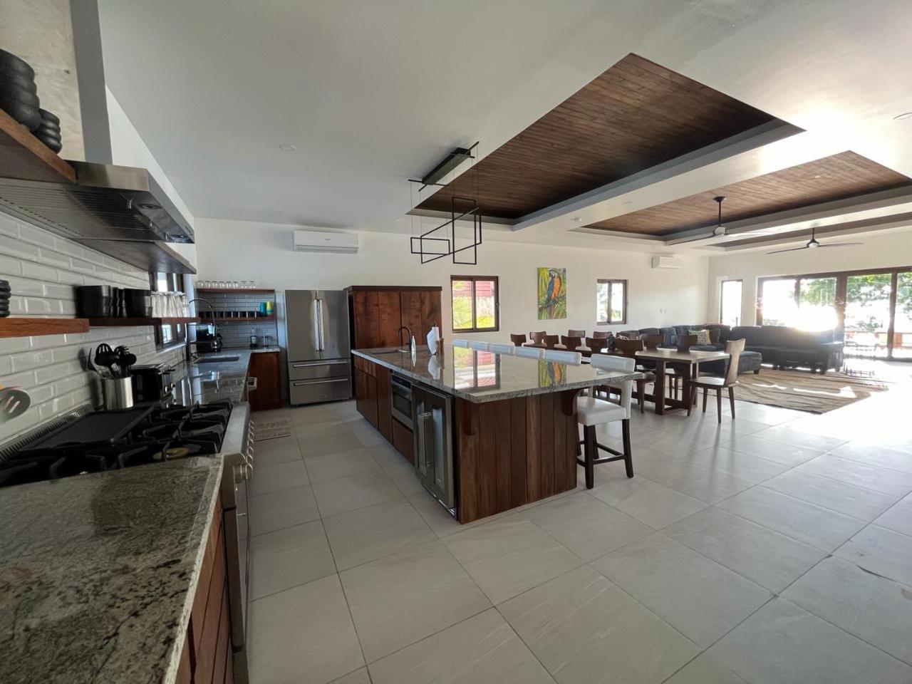 Island Breeze Villa - 5 Bedroom Private Island Villa w Pool