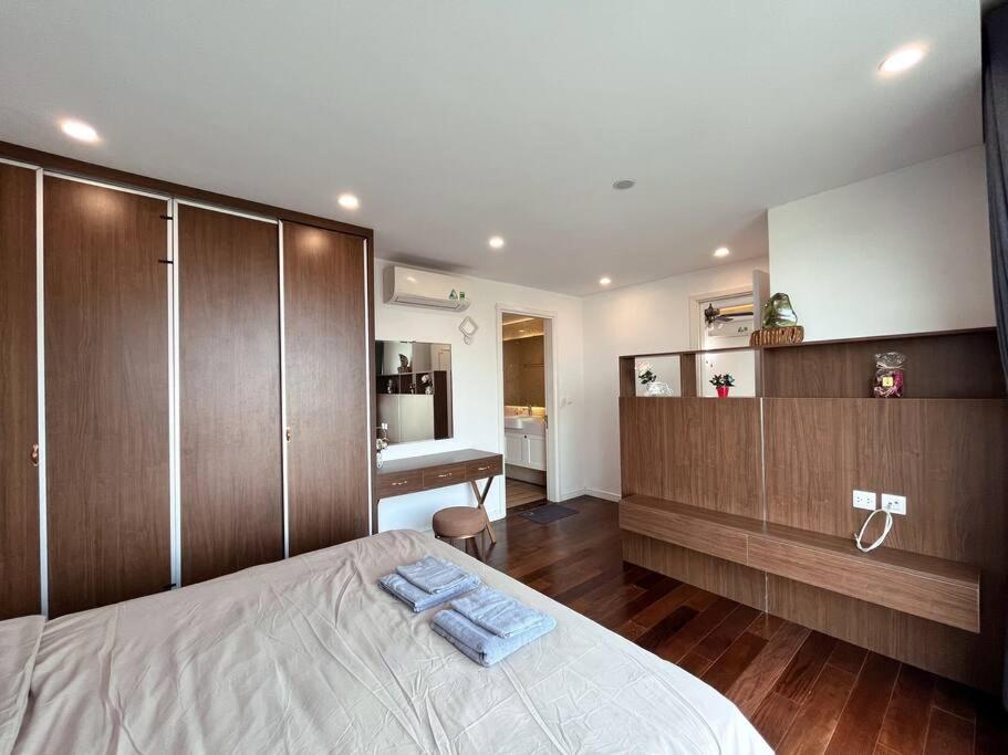West Lake D’ Leroi Soleil 3 bedroom Apt