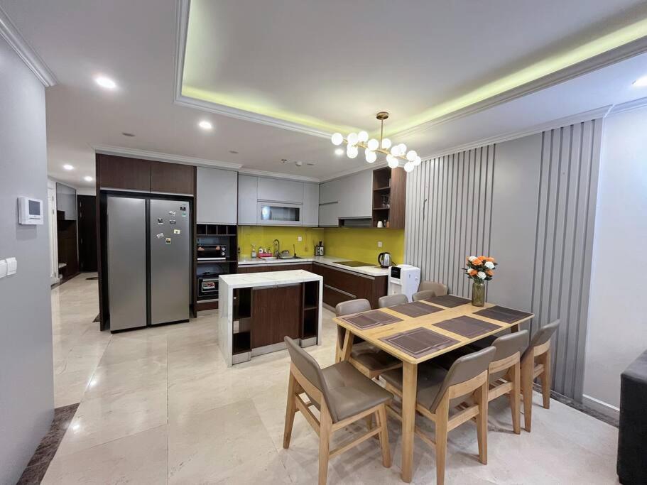 West Lake D’ Leroi Soleil 3 bedroom Apt