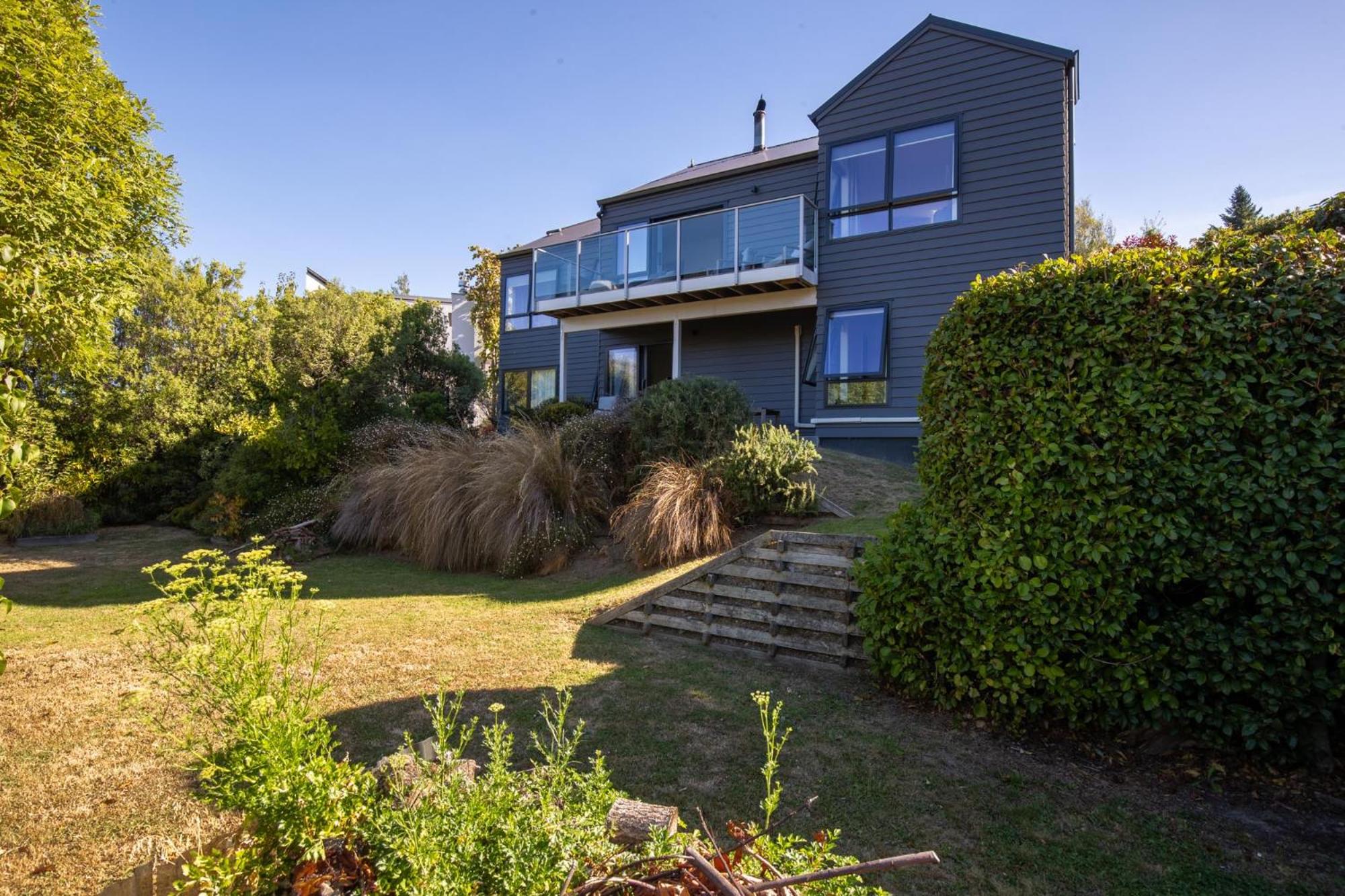 The Gold Rise - Sleeps 8 - Garden - Lake Views view 3