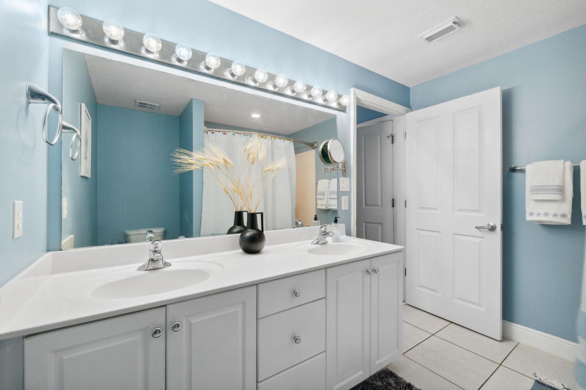 BEACH PARADISE CONDO