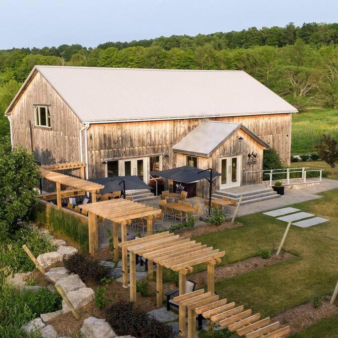 New and Cozy Cottage Minutes to Blue Mountain