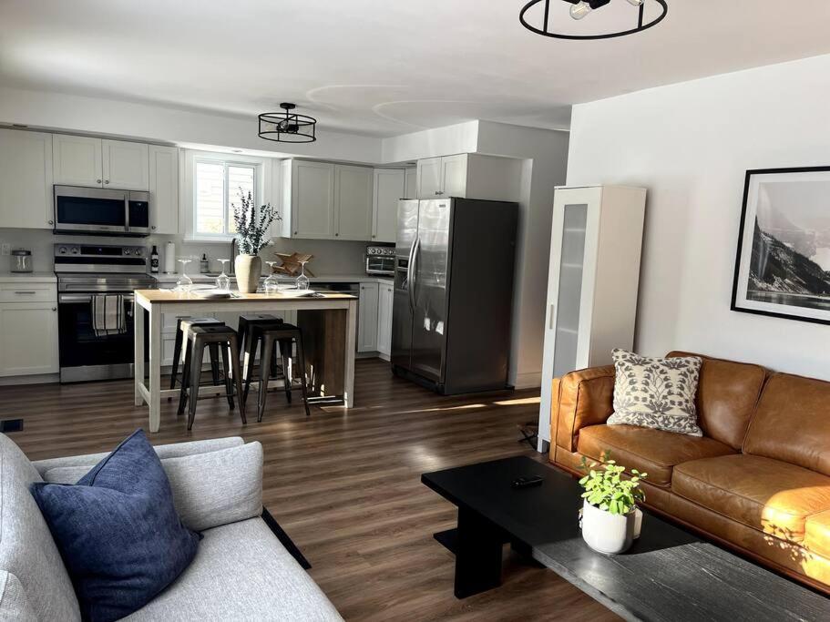 New and Cozy Cottage Minutes to Blue Mountain