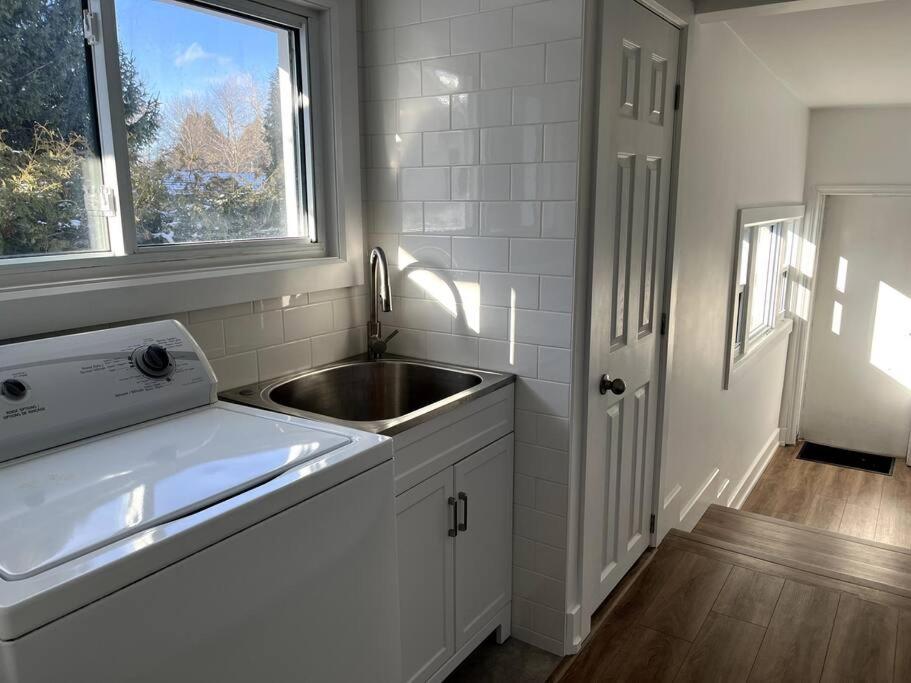 New and Cozy Cottage Minutes to Blue Mountain