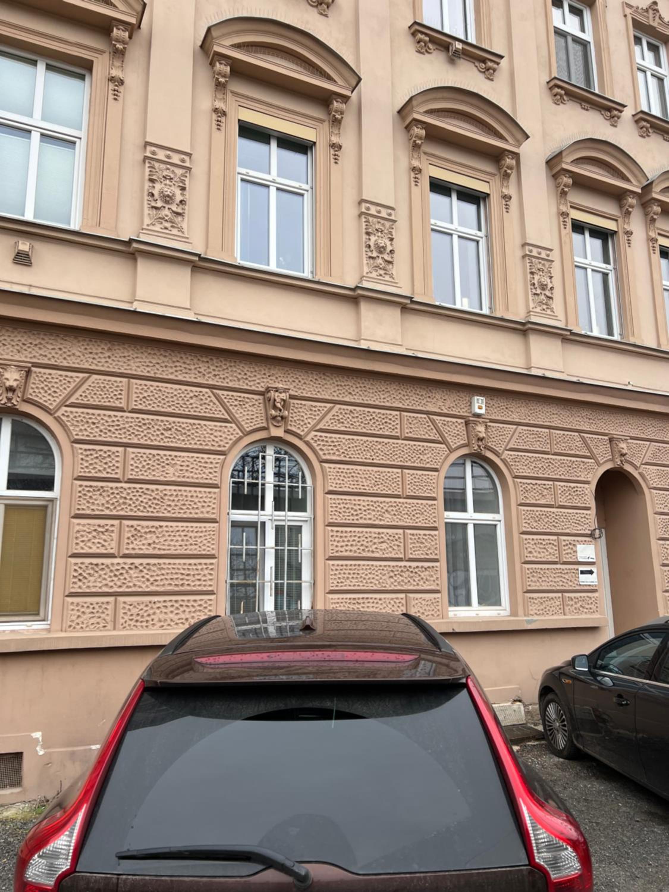 Apartment plus parking
