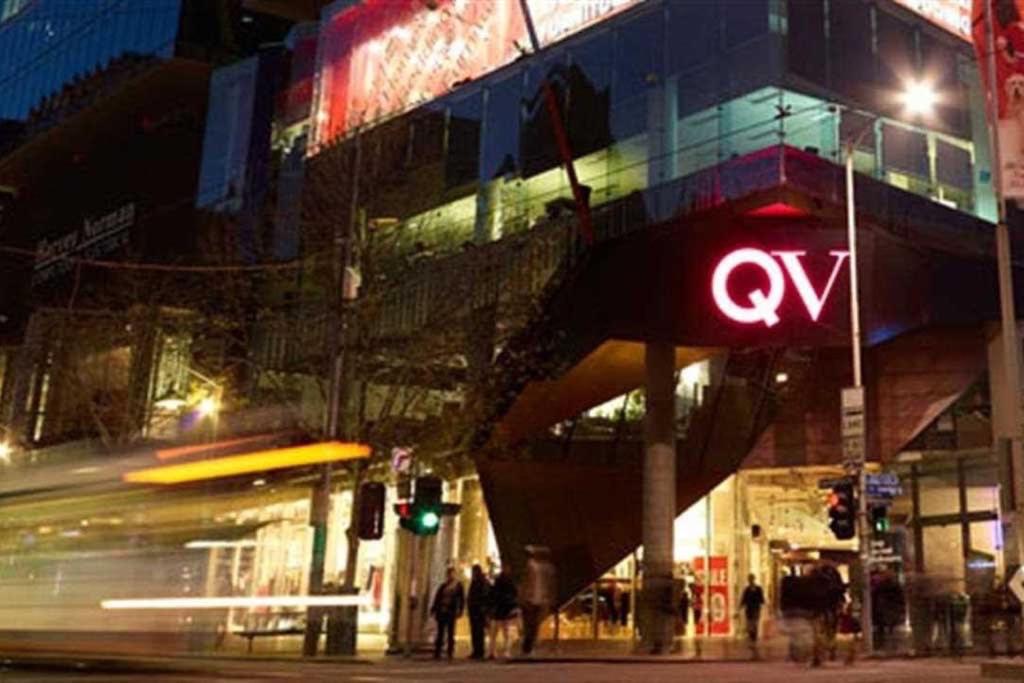 Comfy 2BR Apt Next to Melbourne Central City Views