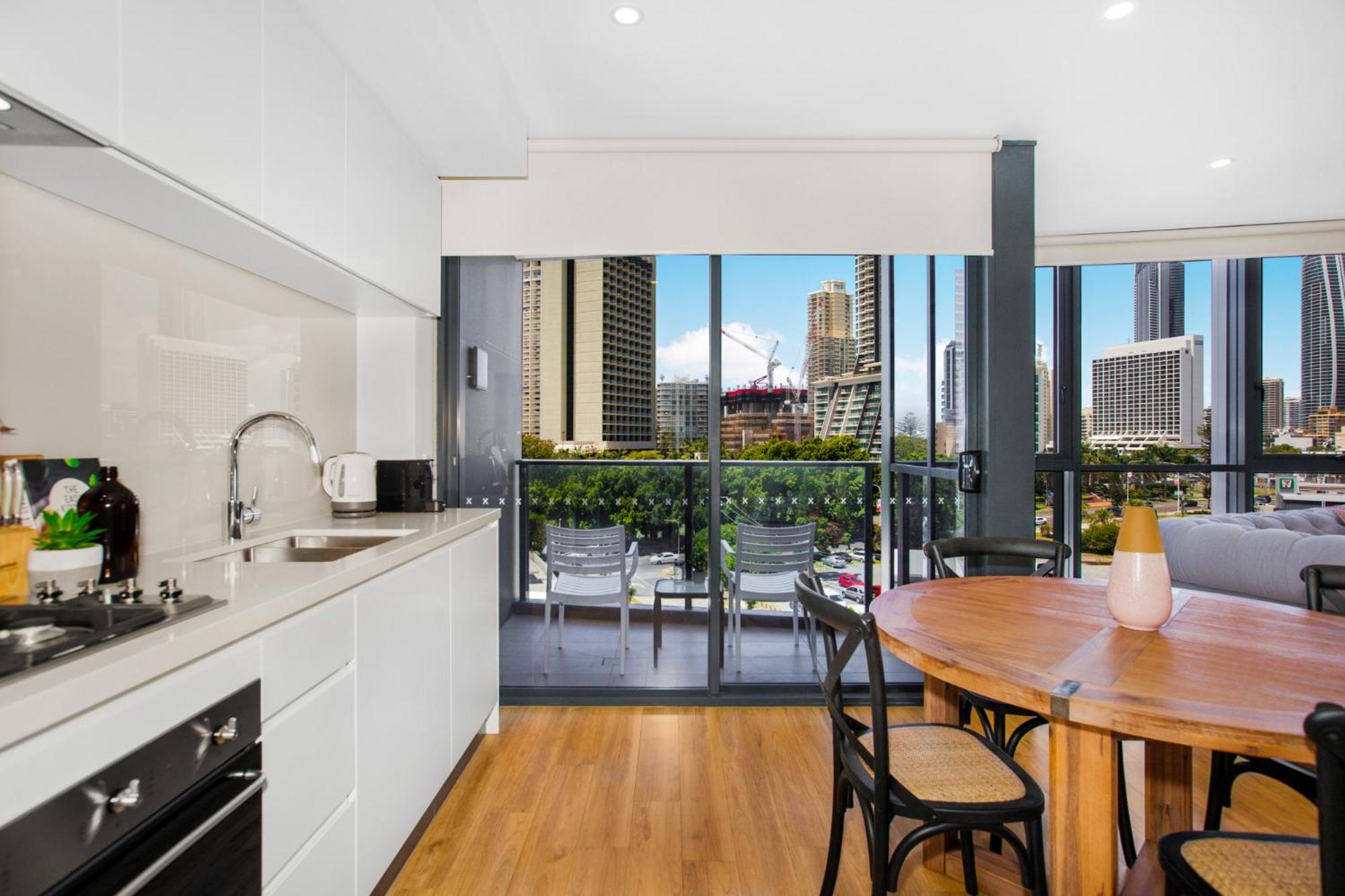 Surfers Paradise 1-Bed with Pool Sauna Gym & BBQ