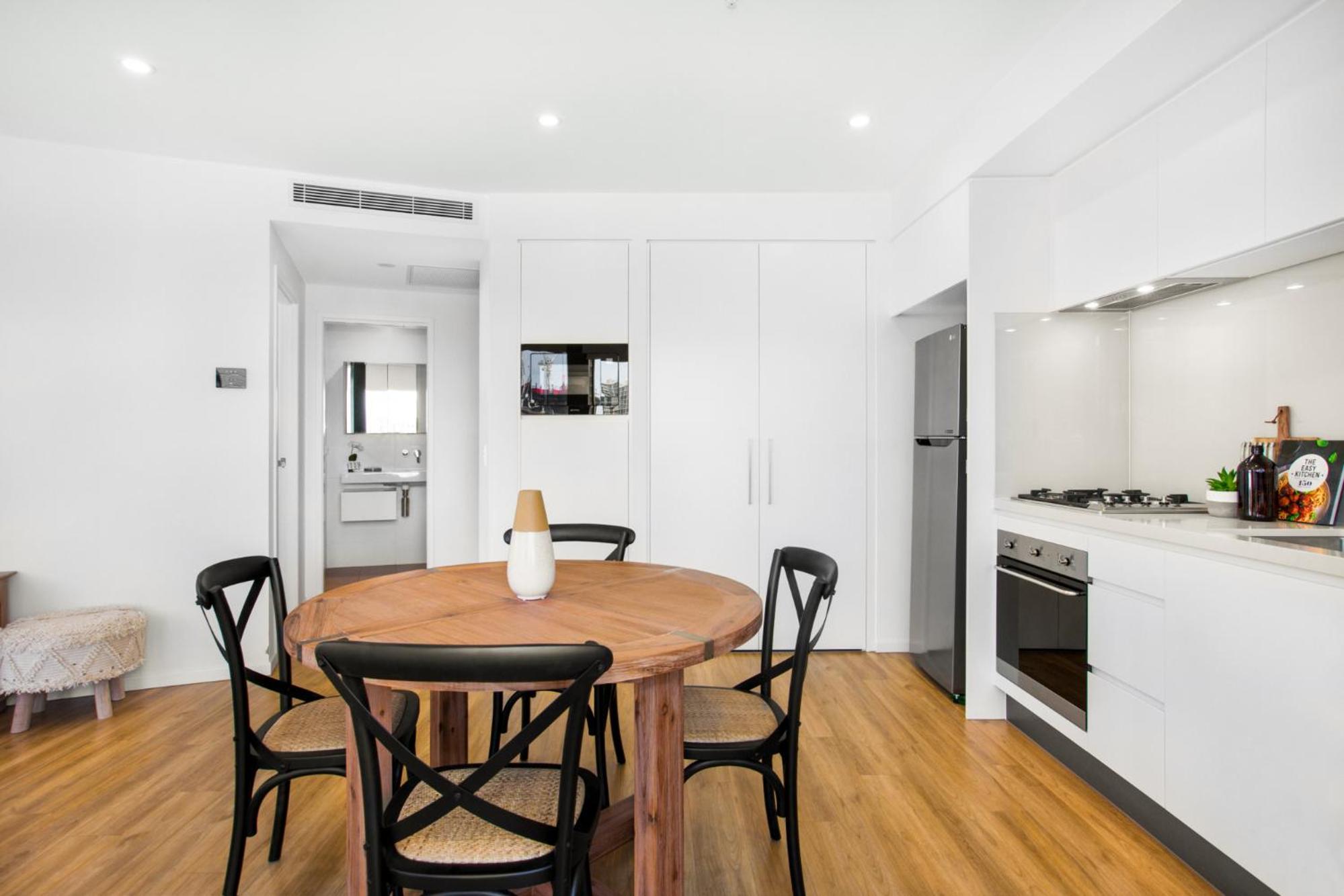 Surfers Paradise 1-Bed with Pool Sauna Gym & BBQ