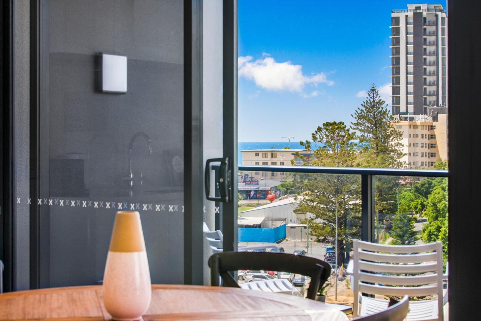 Surfers Paradise 1-Bed with Pool Sauna Gym & BBQ