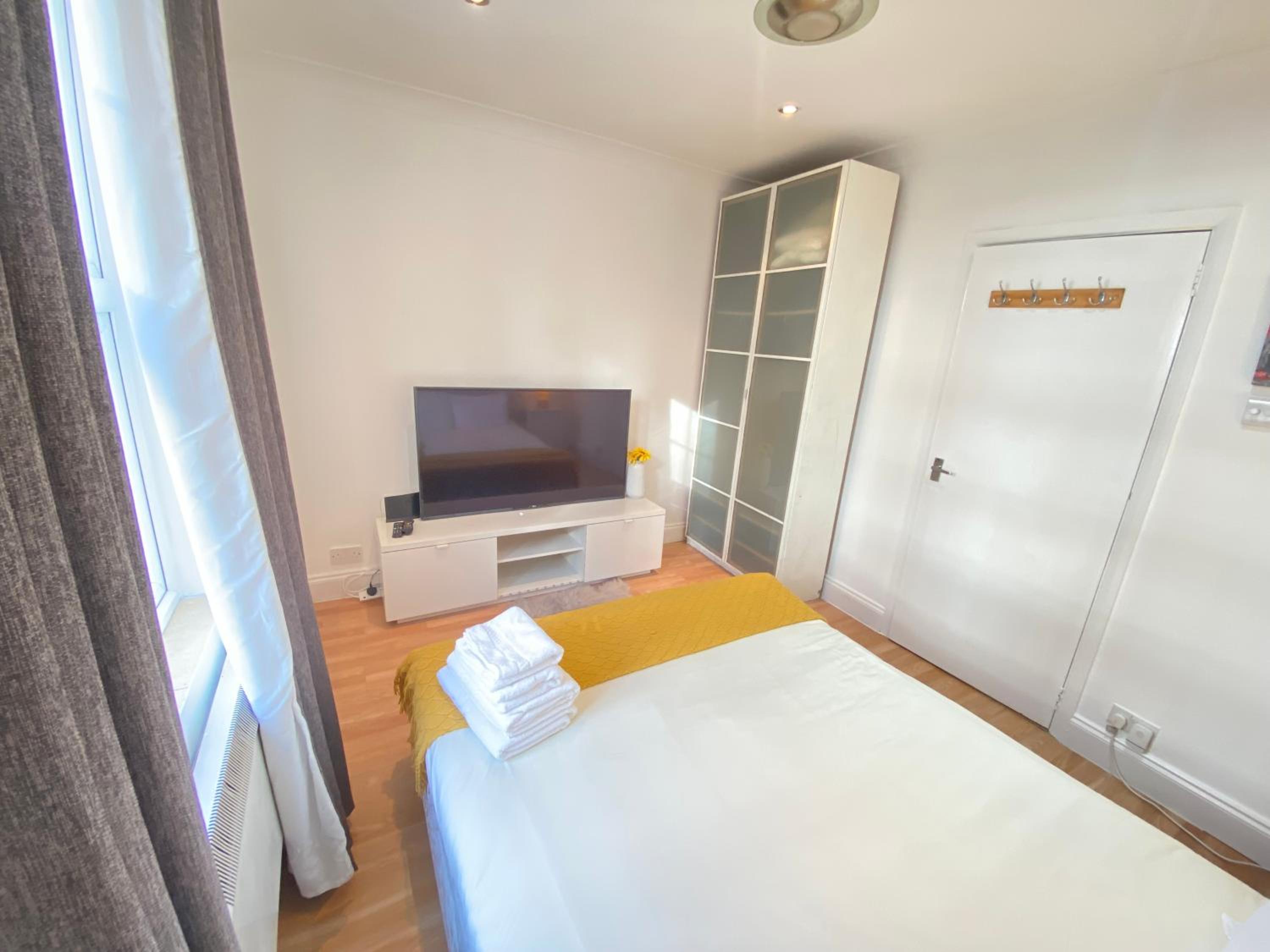 Lovely 2-Bed Flat in London