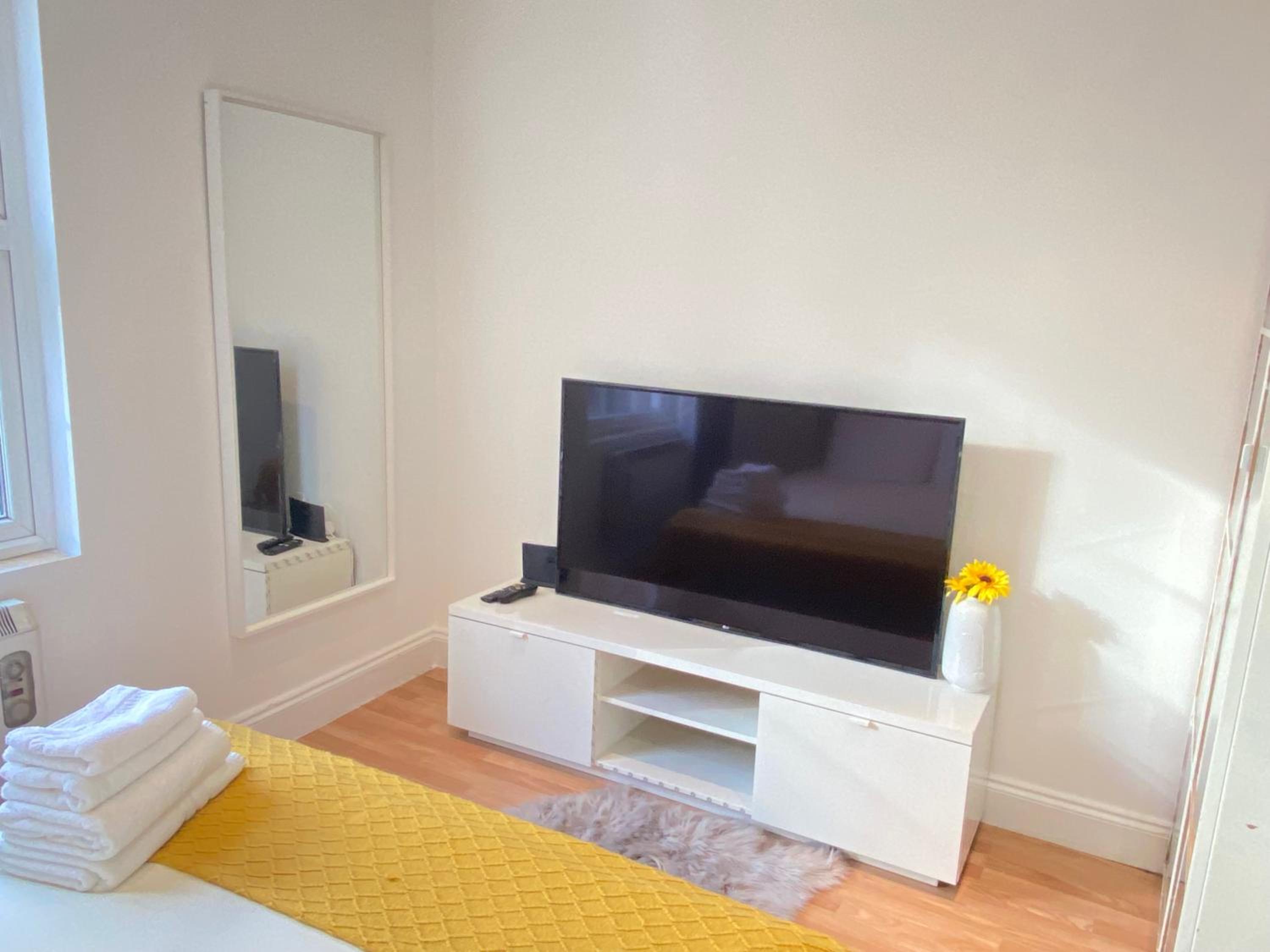 Lovely 2-Bed Flat in London