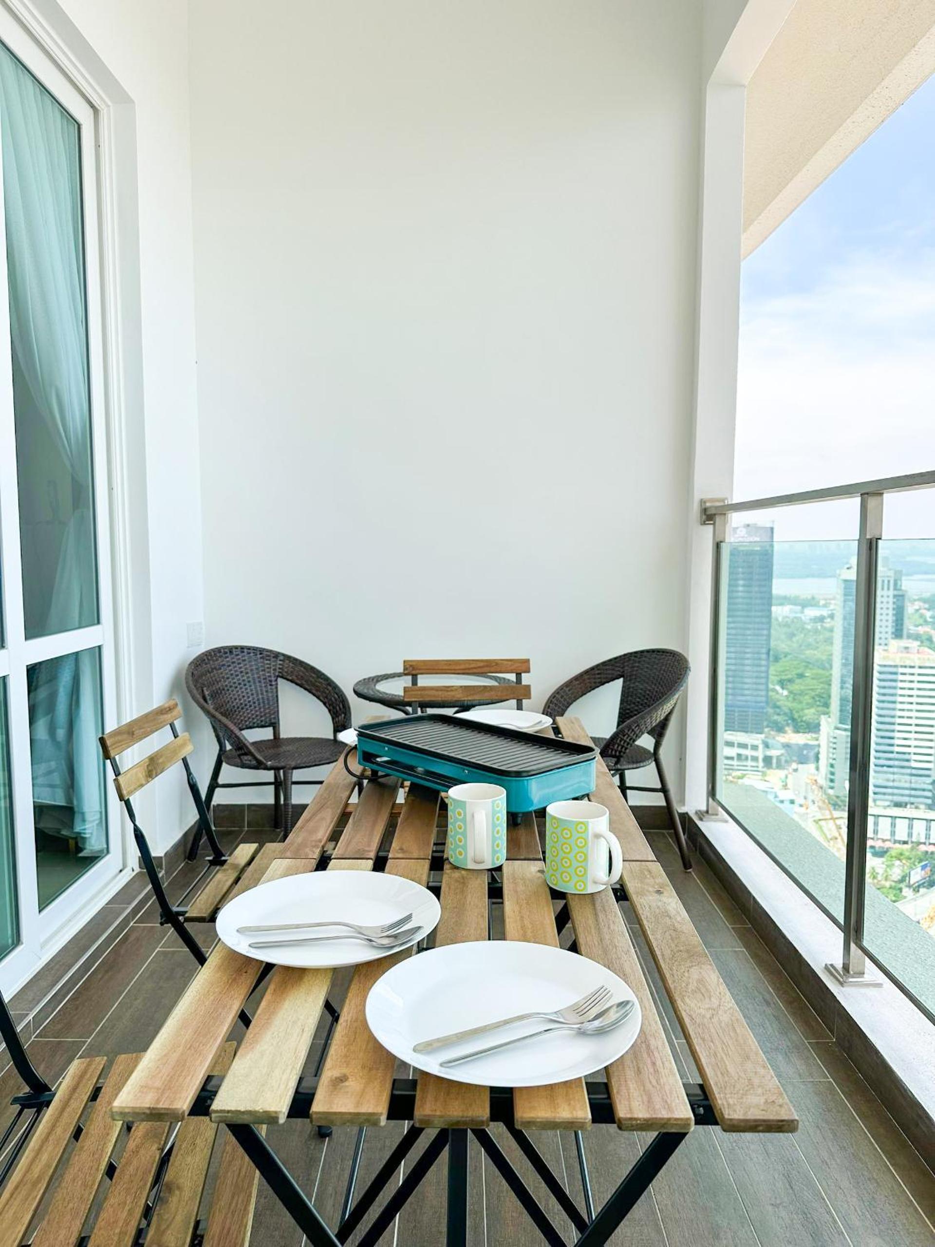 Tritower Residence by Nest Home【Walking Distance to CIQ】