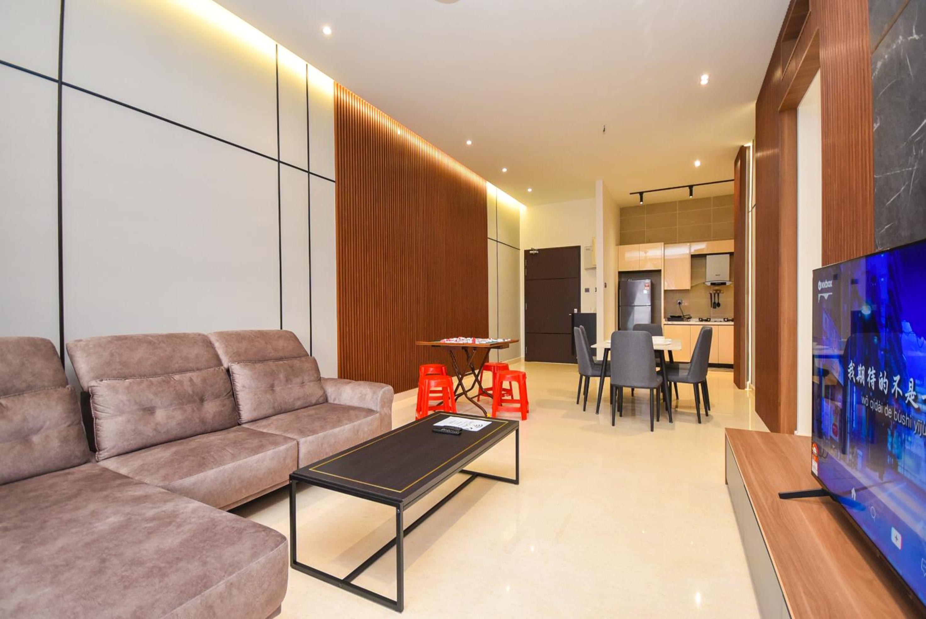 Tritower Residence by Nest Home【Walking Distance to CIQ】