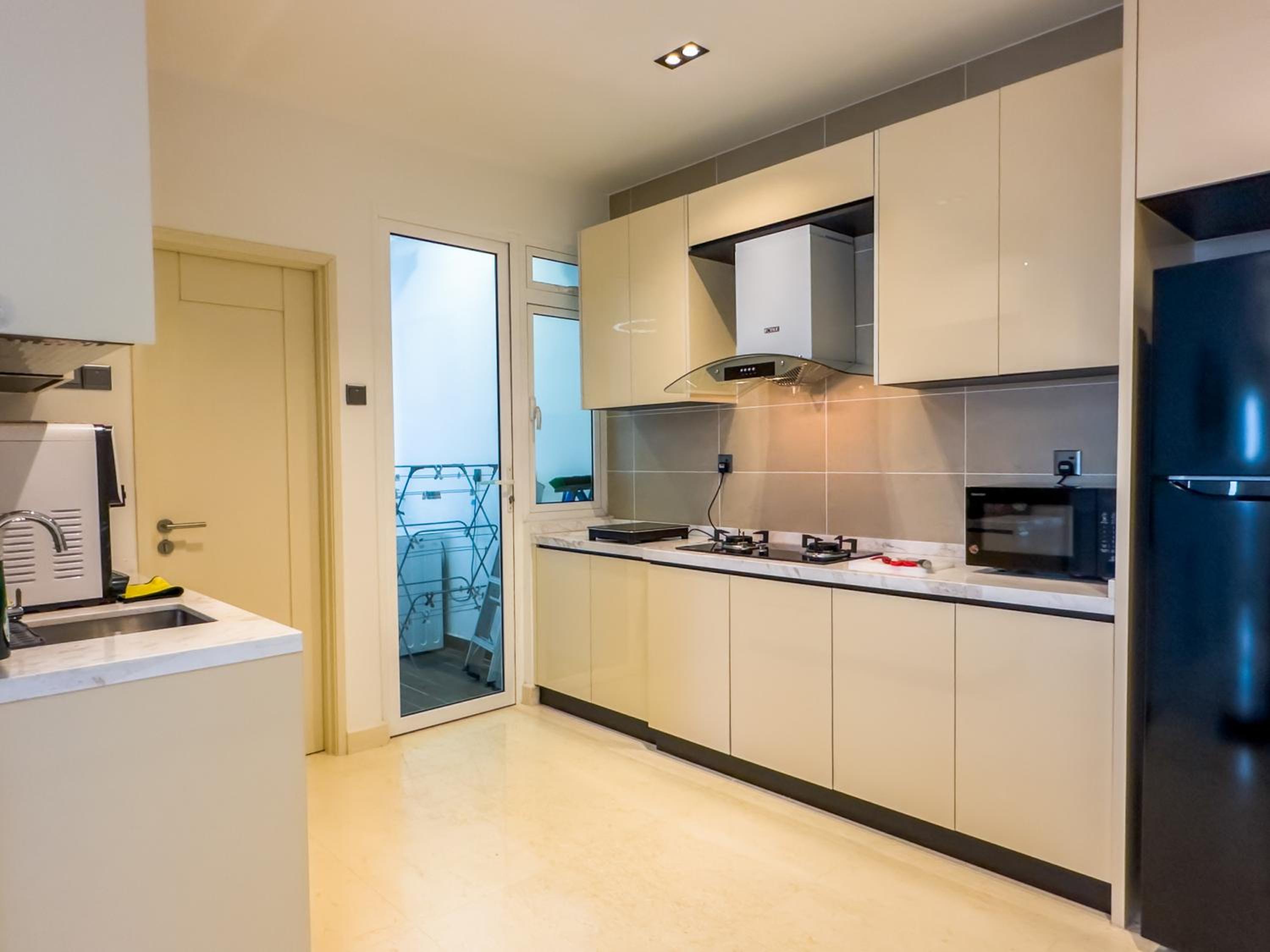 Tritower Residence by Nest Home【Walking Distance to CIQ】