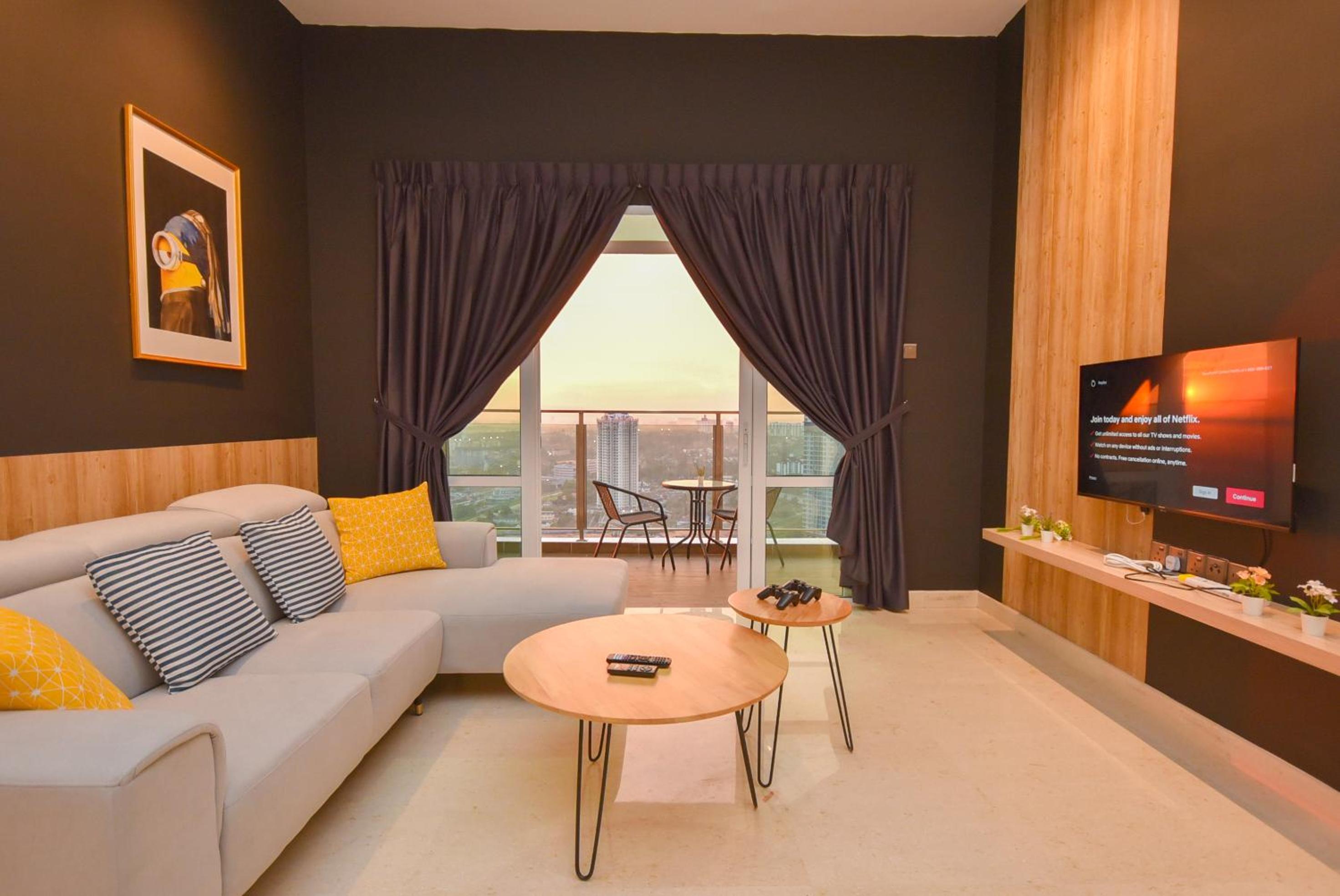 Tritower Residence by Nest Home【Walking Distance to CIQ】
