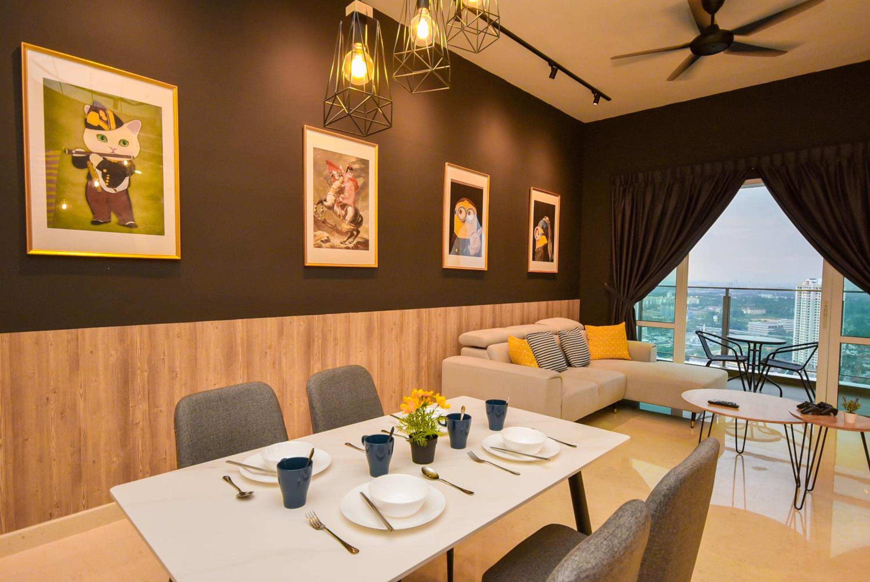 Tritower Residence by Nest Home【Walking Distance to CIQ】