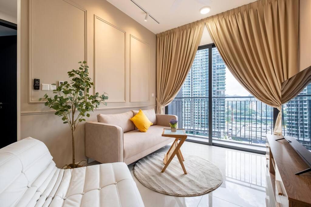 City Lights SweetHome@Sunway Velocity Two 3BR2Bath