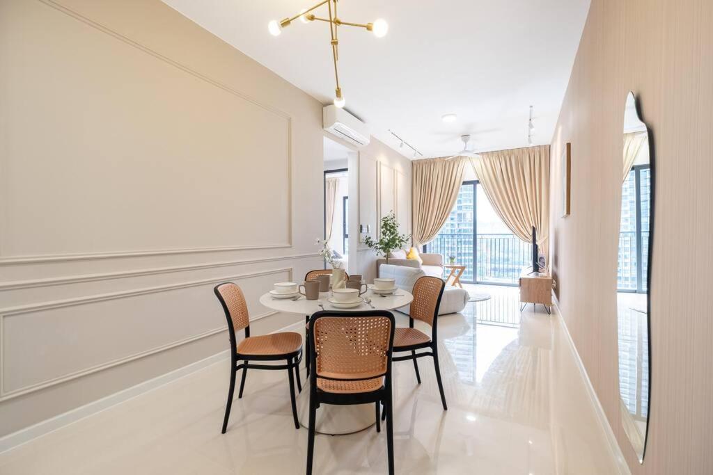 City Lights SweetHome@Sunway Velocity Two 3BR2Bath