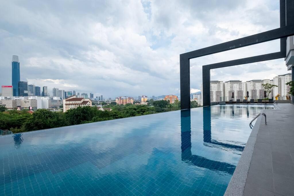 City Lights SweetHome@Sunway Velocity Two 3BR2Bath
