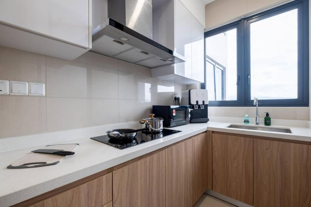 City Lights SweetHome@Sunway Velocity Two 3BR2Bath