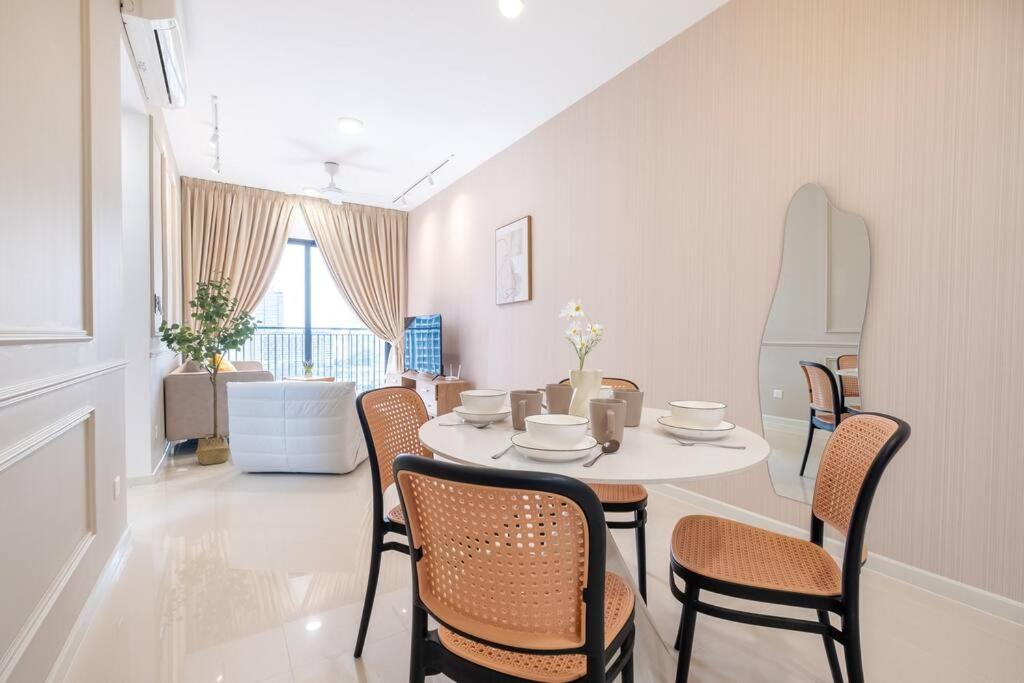 City Lights SweetHome@Sunway Velocity Two 3BR2Bath