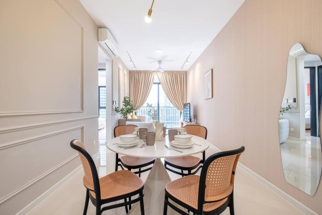 City Lights SweetHome@Sunway Velocity Two 3BR2Bath