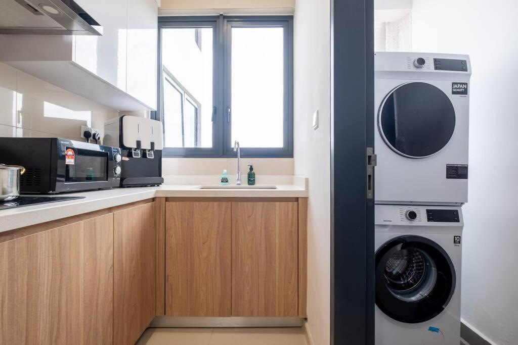City Lights SweetHome@Sunway Velocity Two 3BR2Bath