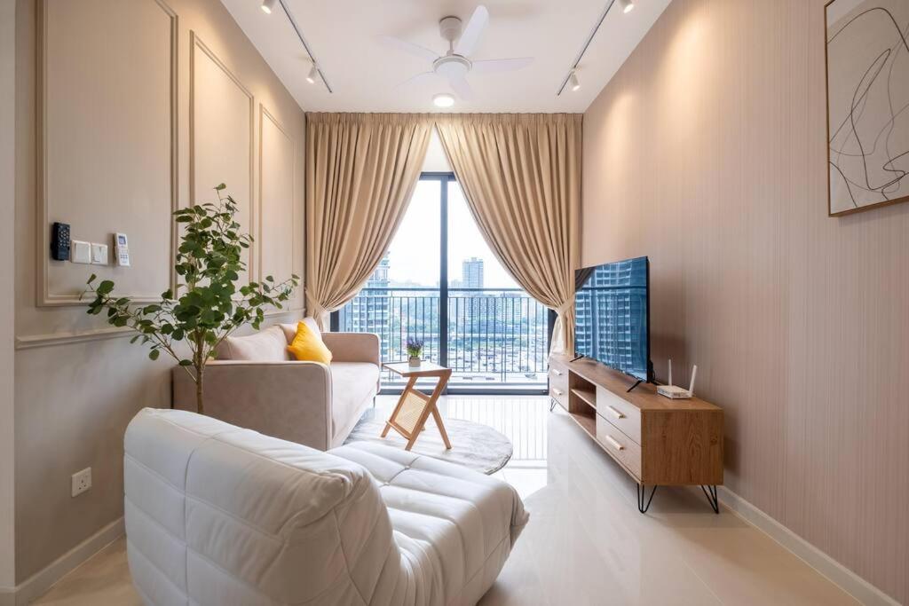City Lights SweetHome@Sunway Velocity Two 3BR2Bath