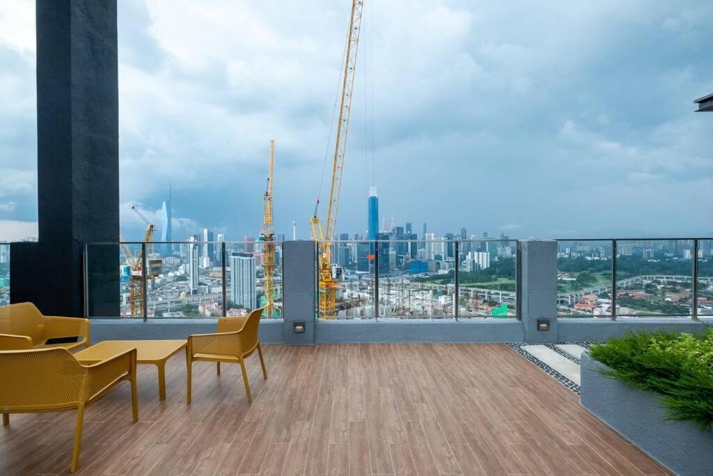 City Lights SweetHome@Sunway Velocity Two 3BR2Bath