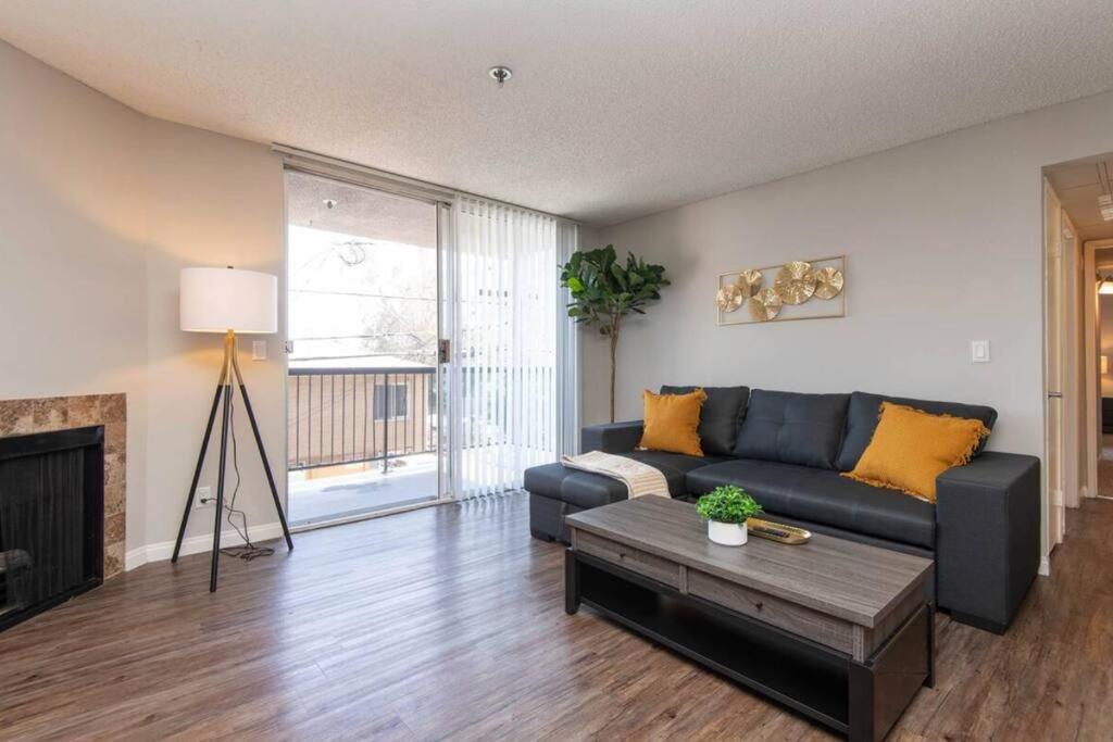 Hollywood 2Bed Apt w Rooftop pool & Panoramic View