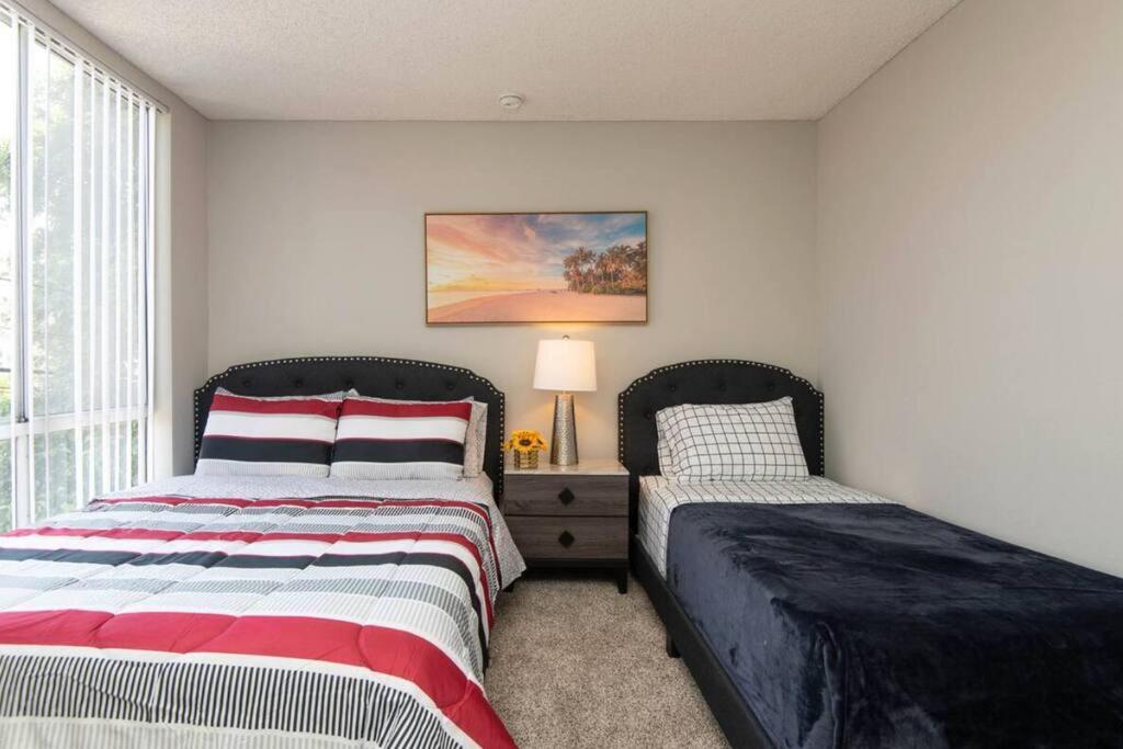 Hollywood 2Bed Apt w Rooftop pool & Panoramic View