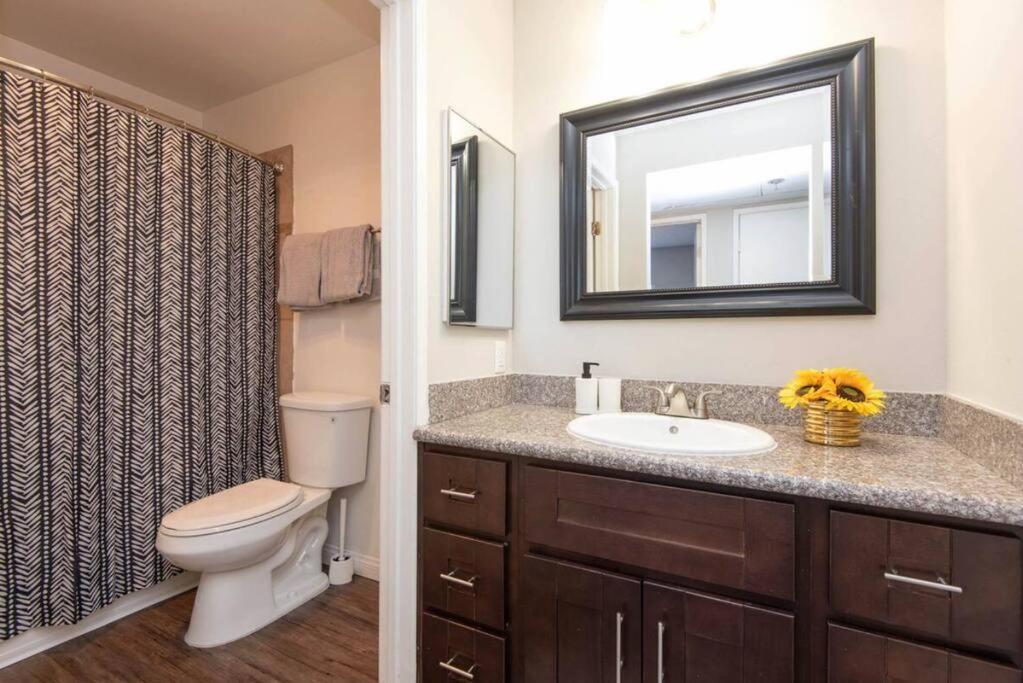 Hollywood 2Bed Apt w Rooftop pool & Panoramic View
