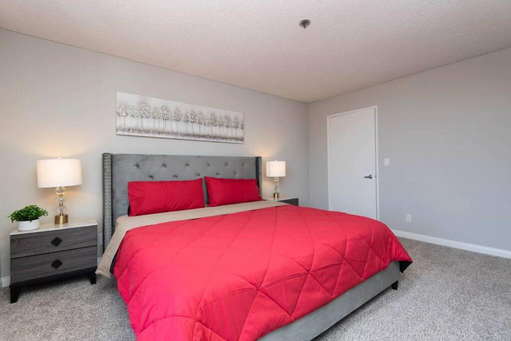 Hollywood 2Bed Apt w Rooftop pool & Panoramic View