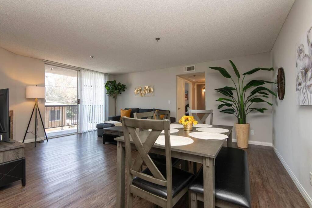 Hollywood 2Bed Apt w Rooftop pool & Panoramic View