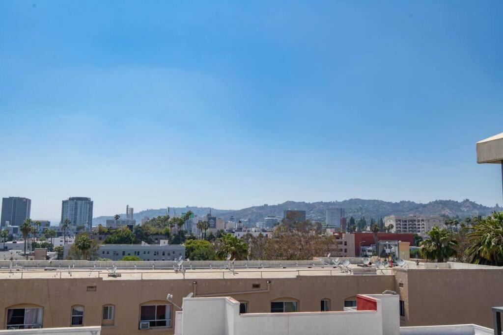 Hollywood 2Bed Apt w Rooftop pool & Panoramic View