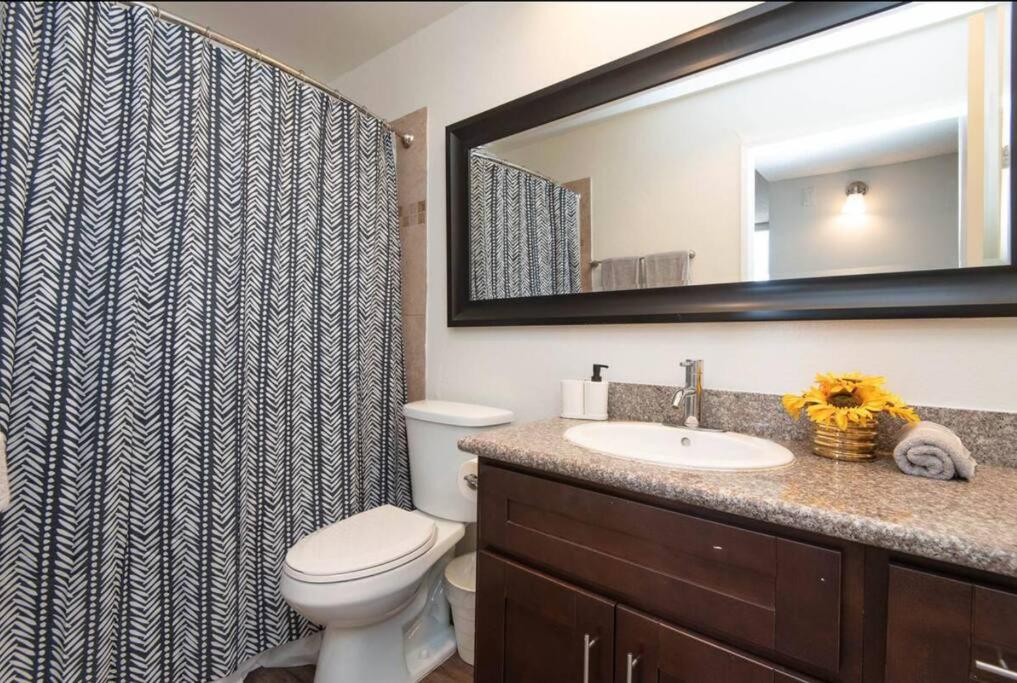 Hollywood 2Bed Apt w Rooftop pool & Panoramic View