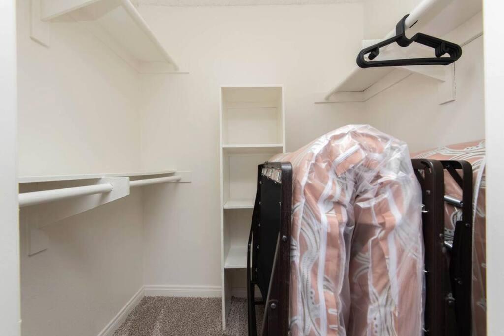Hollywood 2Bed Apt w Rooftop pool & Panoramic View