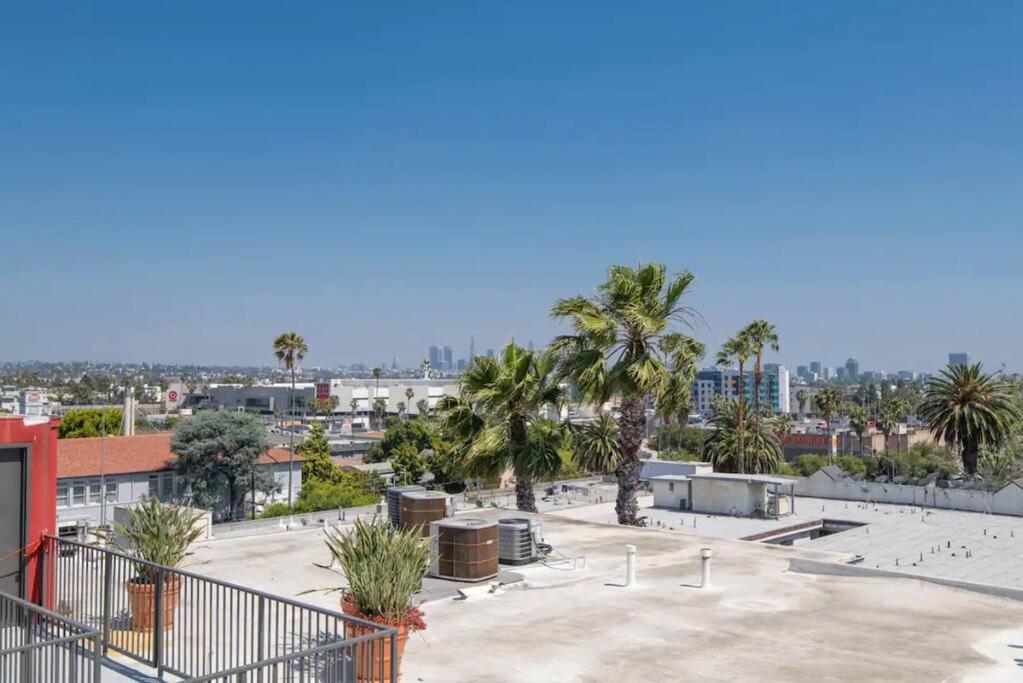 Hollywood 2Bed Apt w Rooftop pool & Panoramic View