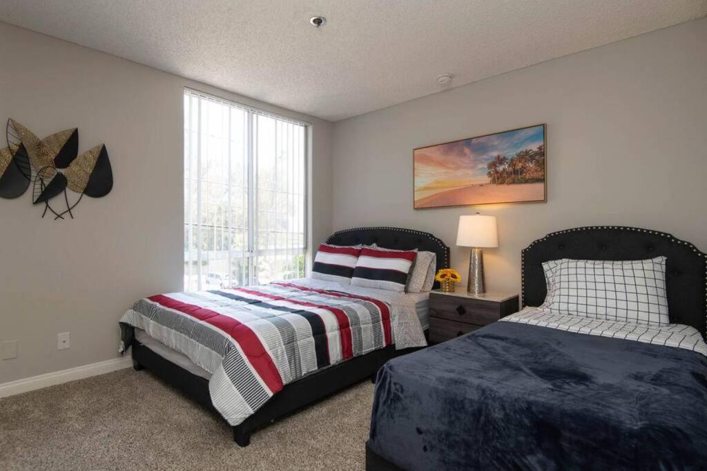 Hollywood 2Bed Apt w Rooftop pool & Panoramic View