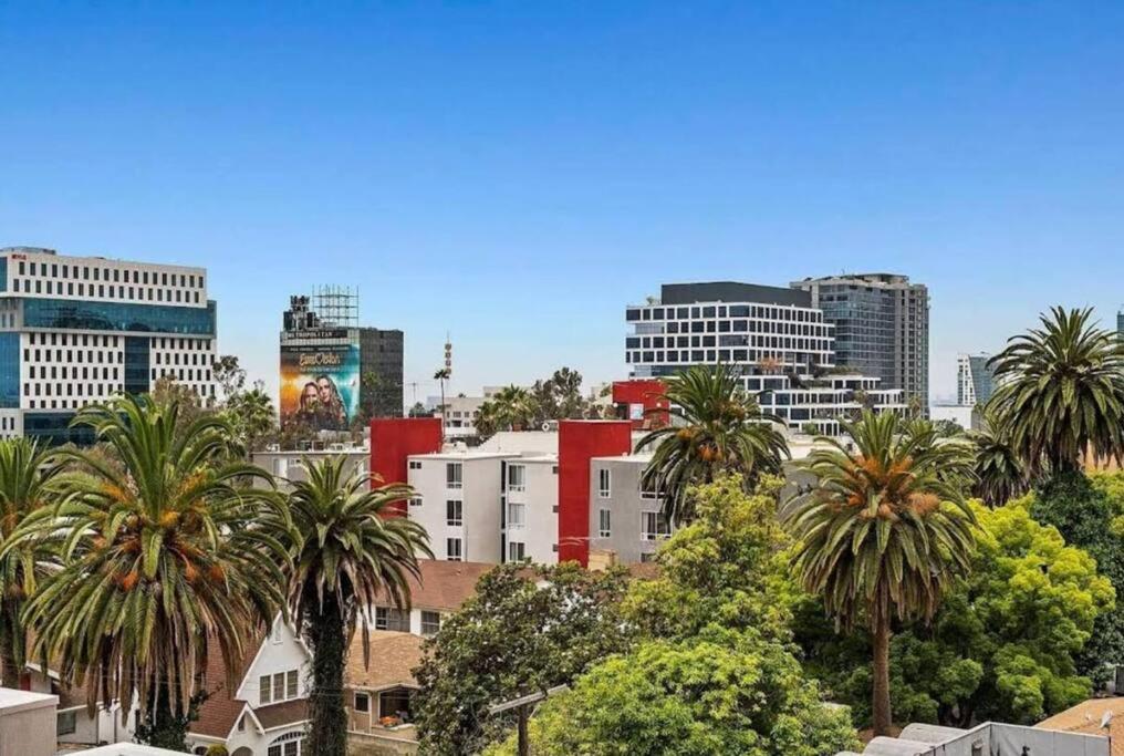 Hollywood 2Bed Apt w Rooftop pool & Panoramic View